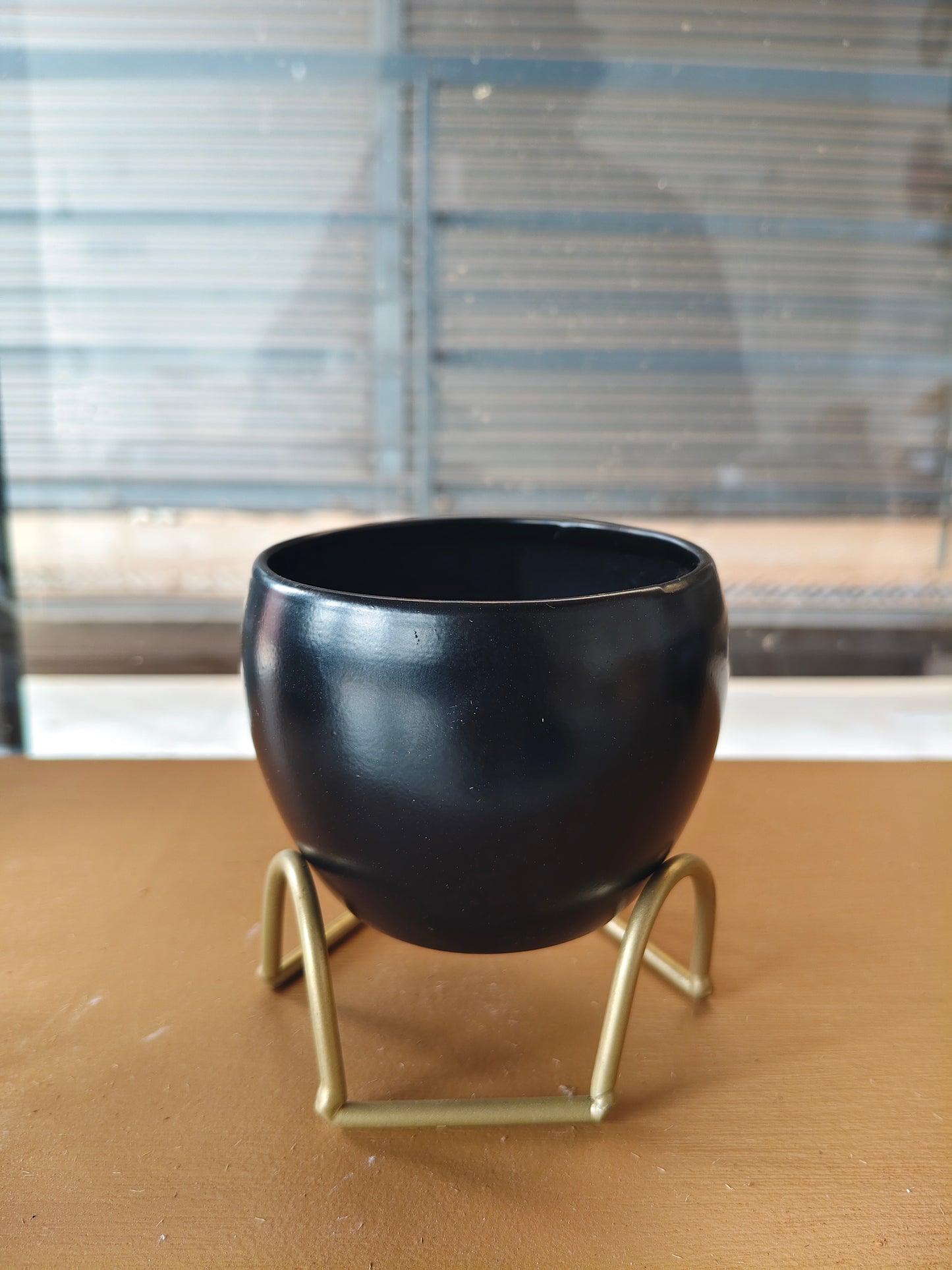 Mini metal pot