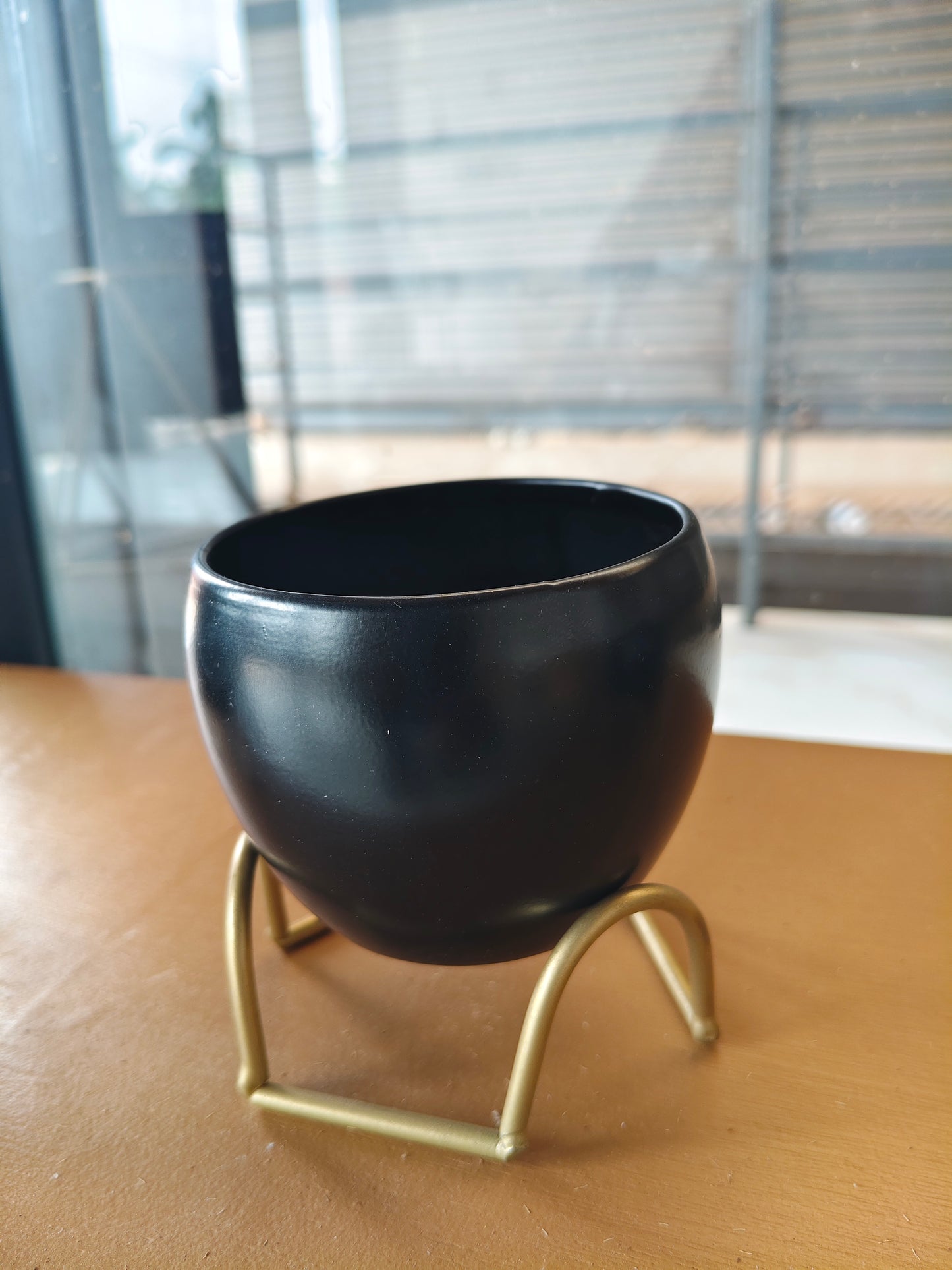 Mini metal pot