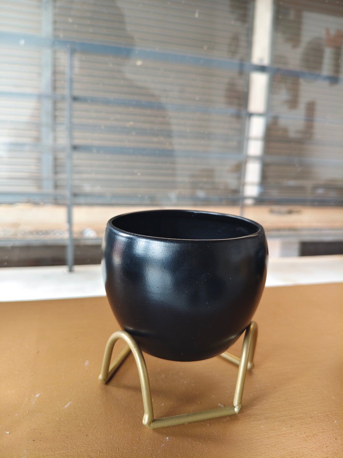 Mini metal pot